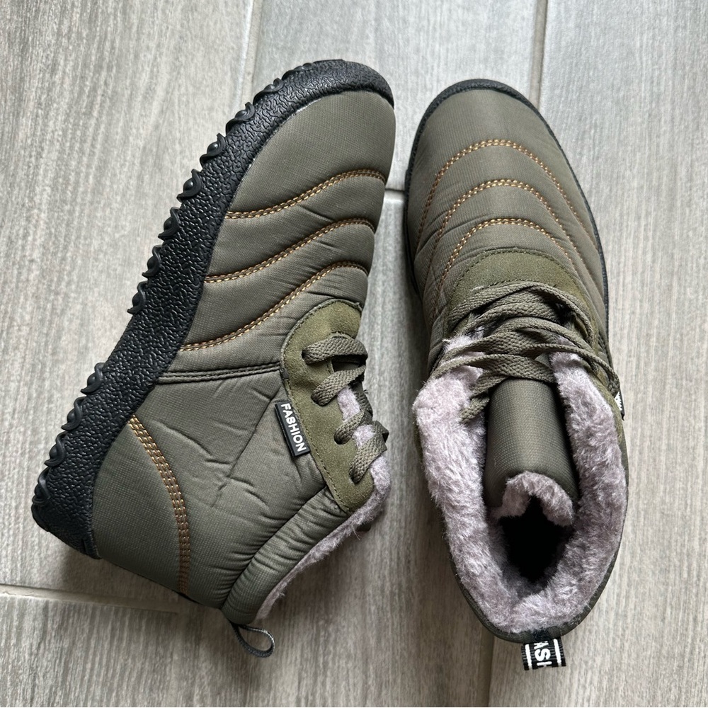 NWOT Women's Boots Outdoor Warm Waterproof Snow Lightweight cotton-padded shoes